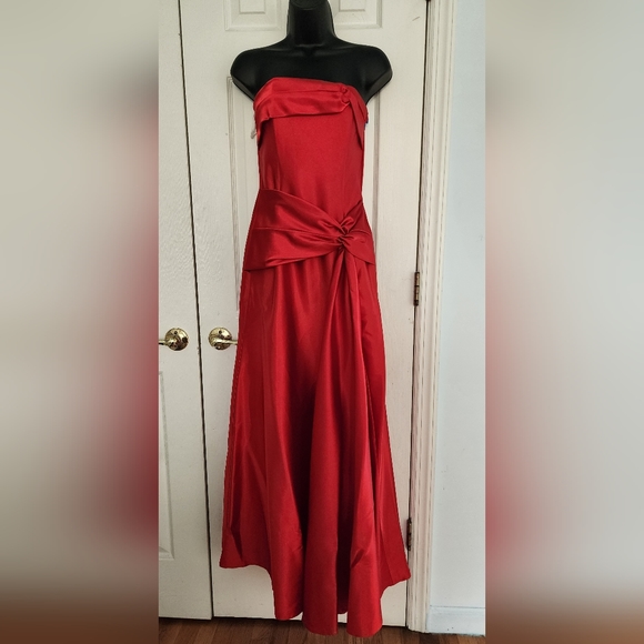 Jessica McClintock Red Strapless Evening Gown - Picture 2 of 6